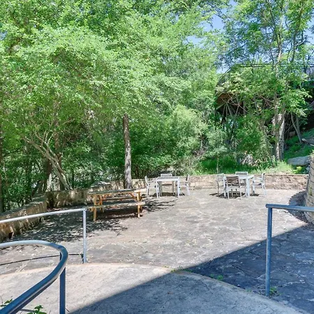 Cozy New Braunfels Condo With Community Pool And Grill